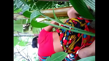 Aunty Gets Wild Outdoors With A Young Tamil Stud And A Fresh 18-year-old Desi