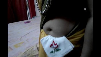 Sultry Desi Tamil Aunty Flaunts Her Bare Navel In A Saree With Seductive Moans