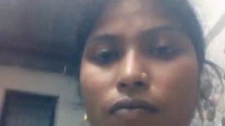 Bangladeshi Boudi In Saree Pleasuring Her Wet Yoni