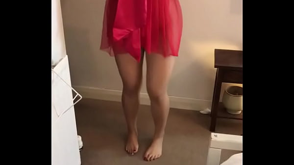 Sizzling Desi Babe’s Seductive Moves