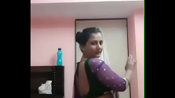 Curvy Pooja Bhabhi’s Sizzling Seductive Dance Moves