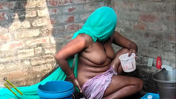 Desi Radhika’s Steamy Village Bathing Video In Hindi