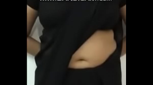 Voluptuous Desi Wife’s Deep And Seductive Navel
