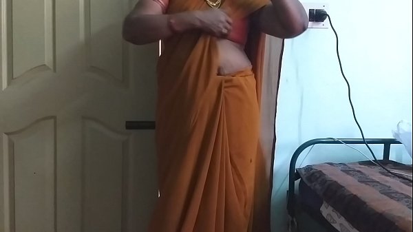 Desi Indian Seductress In Saree Flaunts Her Big Tits And Shaved Pussy, Teasing And Rubbing Herself For Pleasure