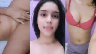 Puneri Babe Strips Bare And Fingers Her Wet Pussy