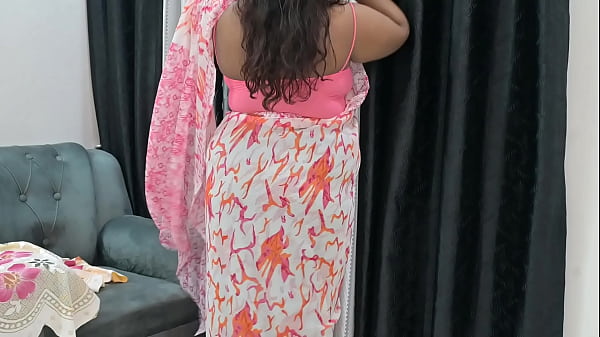 Sizzling Indian Bhabhi’s Busty Curves