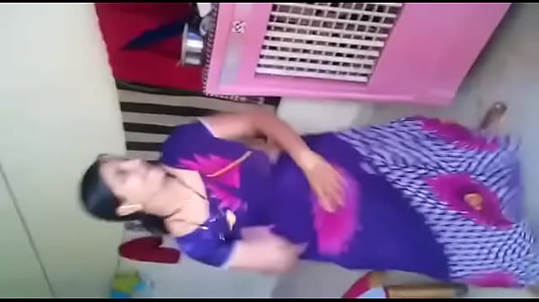 Sizzling Sister-in-law’s Seductive Moves
