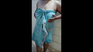 Sizzling Newlywed Desi Bhabi Strips Naked For A Steamy Bath