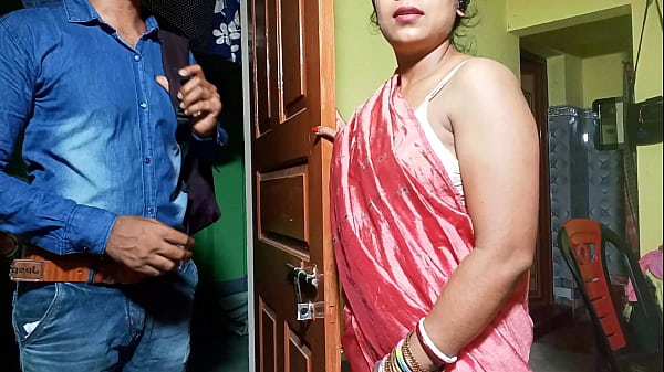 Bra Salesman Seduces Bhabhi And Fucks Her – Indian Porn With Clear Hindi Audio