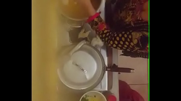 Desi Auntie’s Deep Cleavage Revealed
