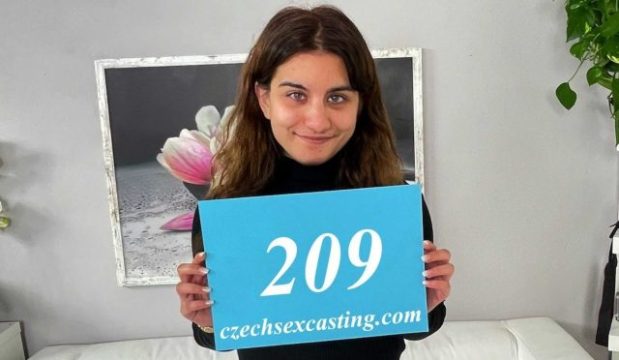 Pocket-sized Newbie Mía Takes A Hard Casting Call