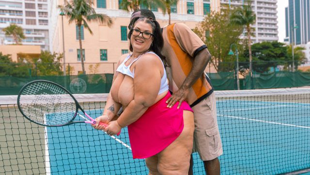 Serving Up Luna’s Juicy Plump Ass