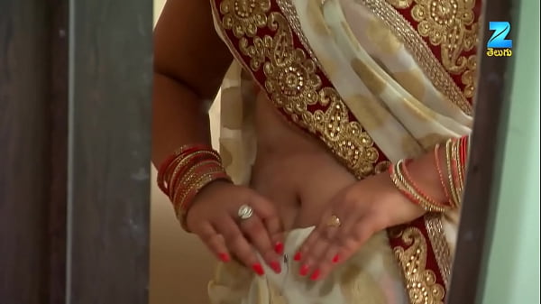Sizzling Hindi Tv Star Flaunts Her Seductive Navel