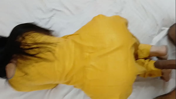 Curvy Indian Aunty Gets Pounded From Behind In Doggy Style