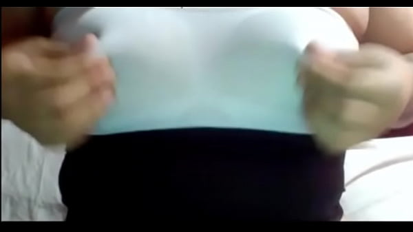 Desi Housewife Flaunting Her Big Tits In Hindi