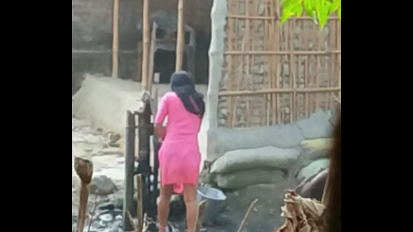 Desi Bhabhi’s Steamy Bath Time