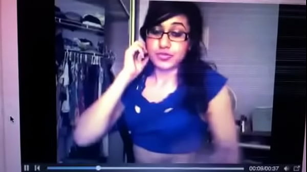 Desi Darling’s Seductive Moves And Teasing Temptations