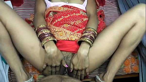 Desi Bhabhi Gets Ravished At Home In Crimson Saree