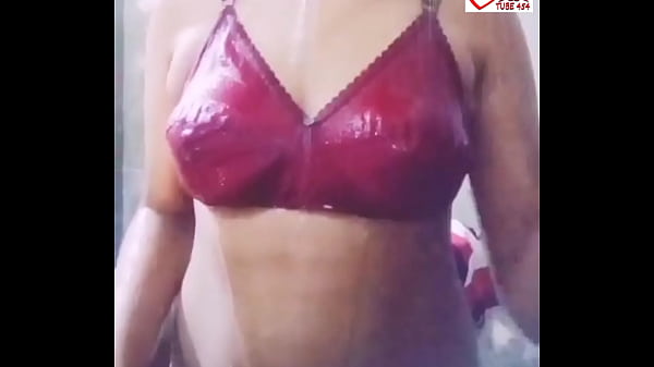 Desi Babe Gets Wet And Wild With Fingers And Tongue Action