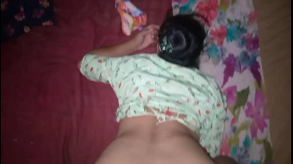 Desi Girlfriend Ko Raat Bhar Choda, Zor Se Chillaai