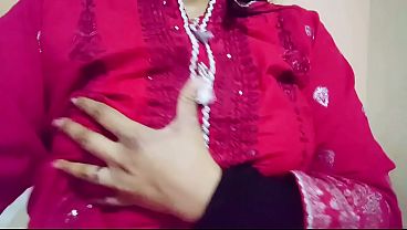 Desi Bhabi Ko Chod Ke Pani Nikaal Diya, Geeli Aawaz Mein Suno