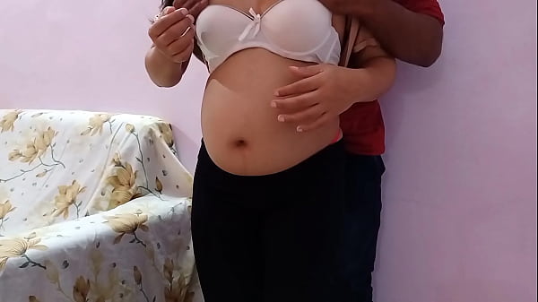 प्रेग्नेंट भाभी को फेसबुक पर फंसाकर घर घुस के जबरदस्ती चोदा – सीधी हिंदी में गंदी कहानी