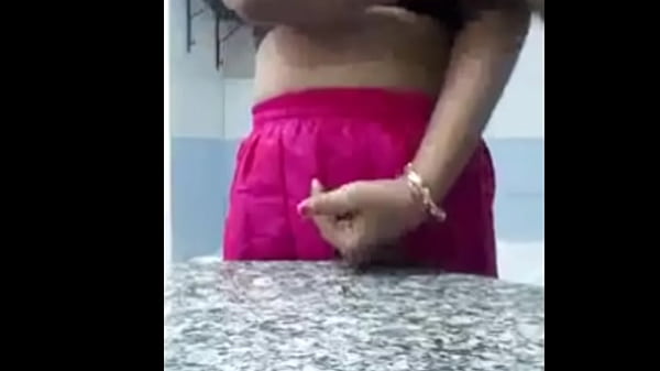 Sultry Desi Bhabhi’s Steamy Bathroom Encounter