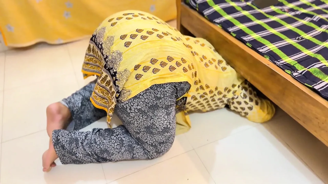Marriage Al’ab Dhat Almuakhrat Alkabirat Walshawniat Ealiqat Taht Alsarir Walan Turid Mumarasat Aljins