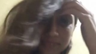 Indian Virgin College Girl Teasingly Lifting Her T-shirt In A Hot Video