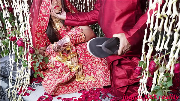 रात की रस्में: हिंदी में गर्म और भावुक शादी का हनीमून