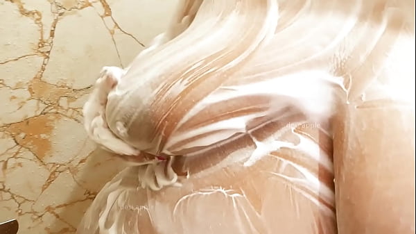 Desi Bhabhi Ka Garm Shower, Geela Badan, Sexy Andaz